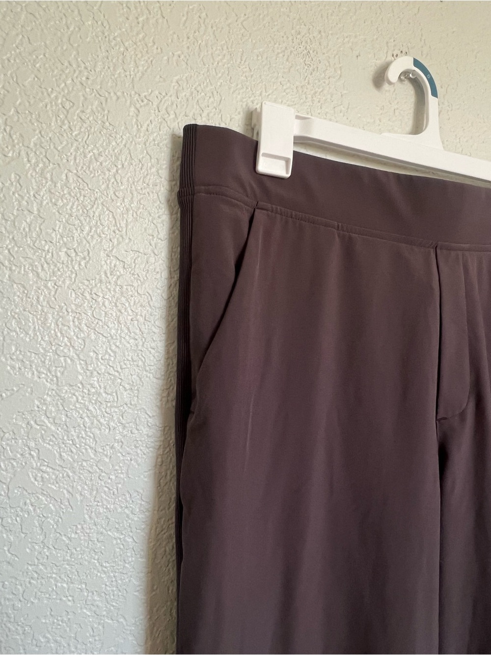 Athleta Brooklyn Dark Purple Ankle Pant Tapered Travel Work - Picture 3 of 8